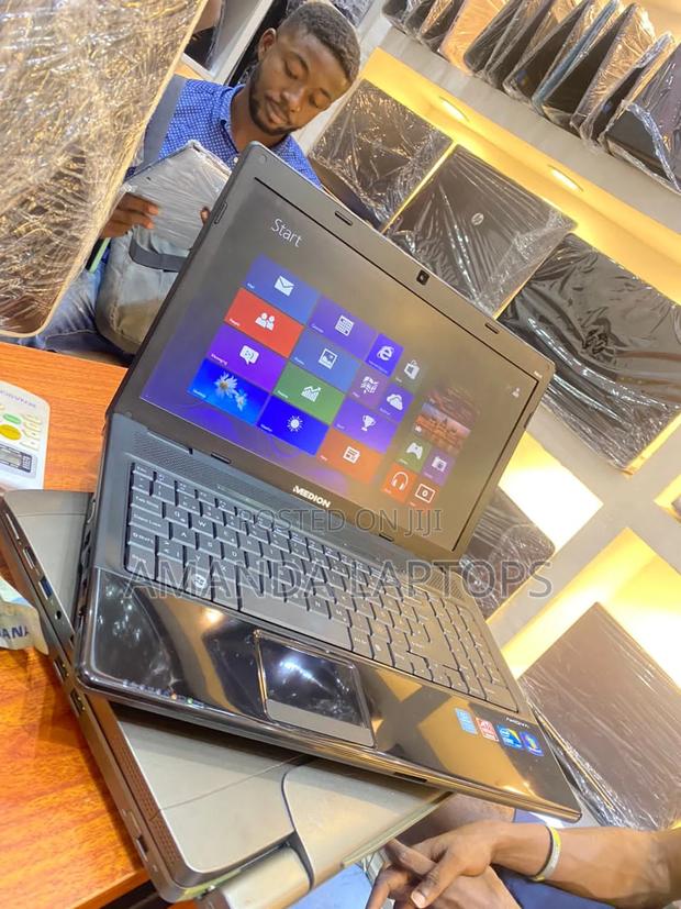 New Laptop Medion Akoya S3409 8GB Intel Core I3 HDD+SSD 320GB · Photo 2