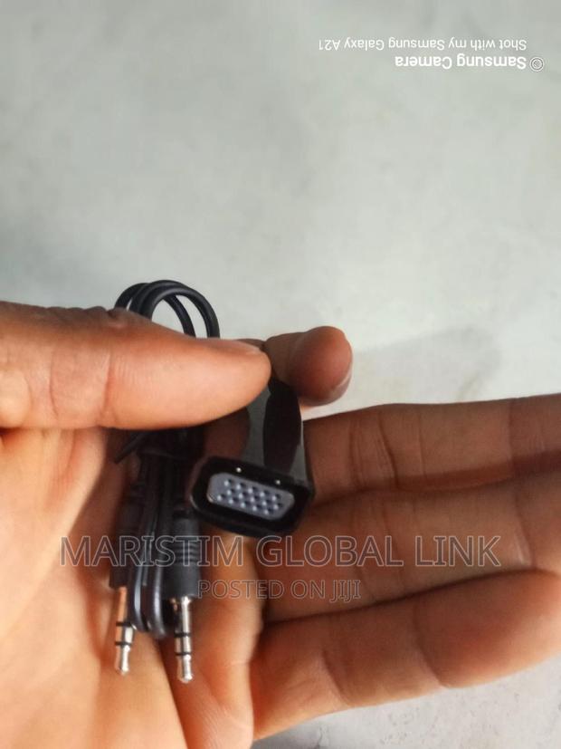 HDMI to VGA Adapter With Audio · Photo 4