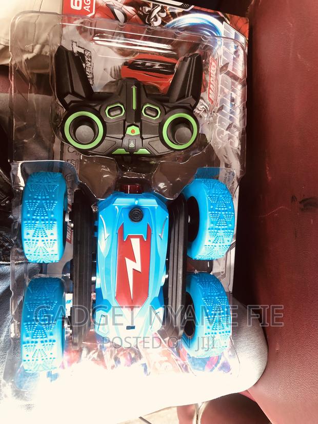 Rechargeable Monster Truck With Wireless Remote Control · Photo 2