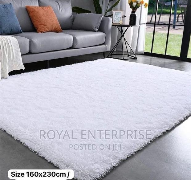 Fluffy Carpet Plain White Color ( 160/230cm ) · Photo 1