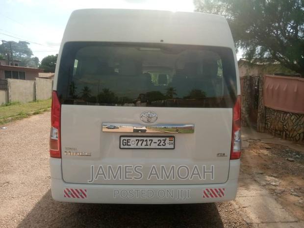 Toyota Hiace · Photo 2