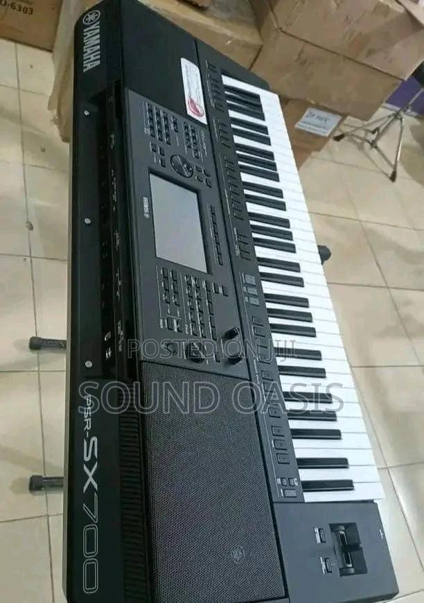 Yamaha Psrsx700 Synthesizer Arranger Workstation Keyboard · Photo 2