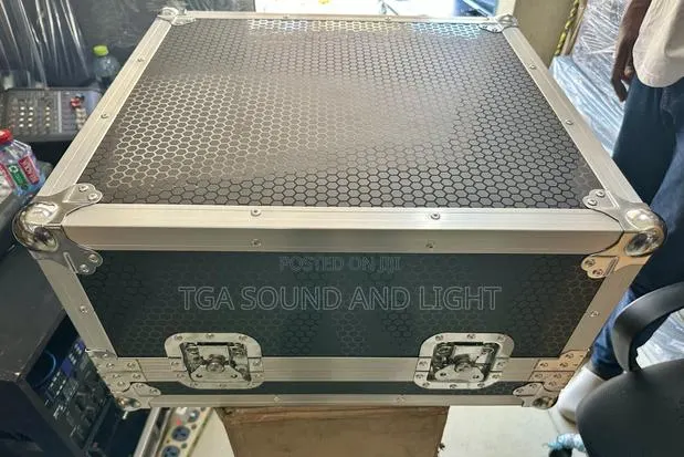 Avolites Quartz Digital Light Console With Travel Case · Photo 2