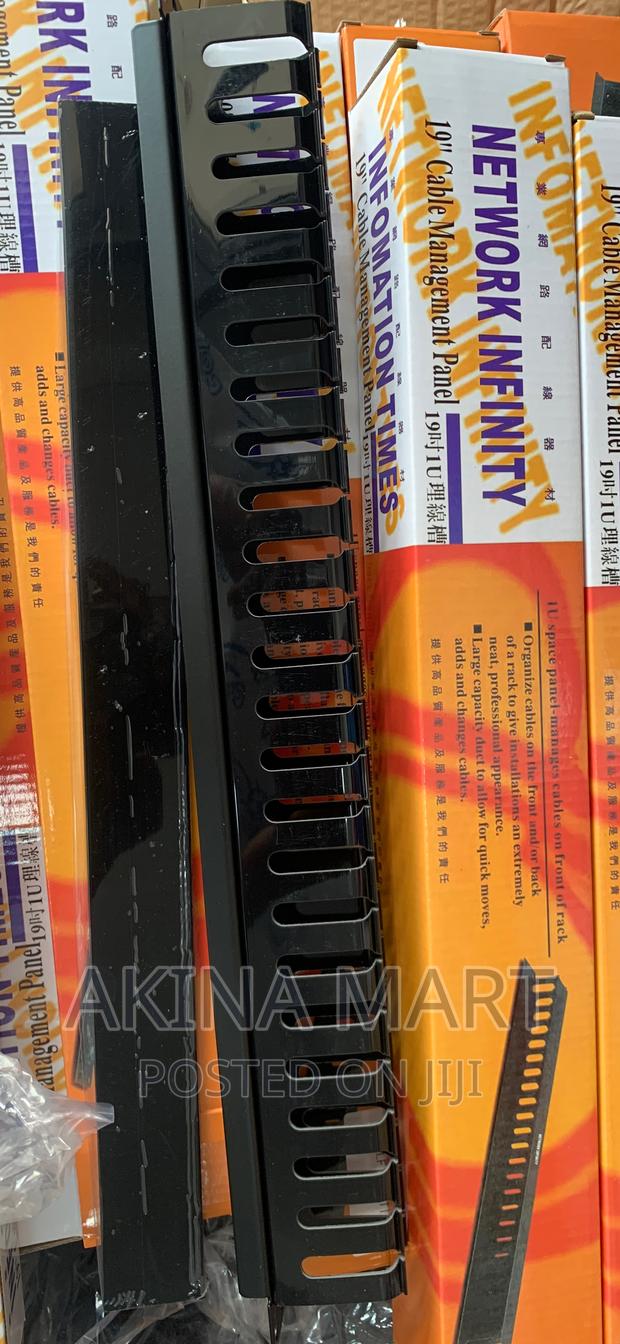 Network Cable Manager 19”Cable Management Panel · Photo 2
