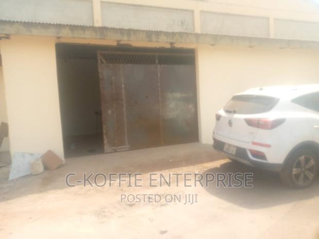 250sqm Warehouse at Circle for Rent · Photo 1