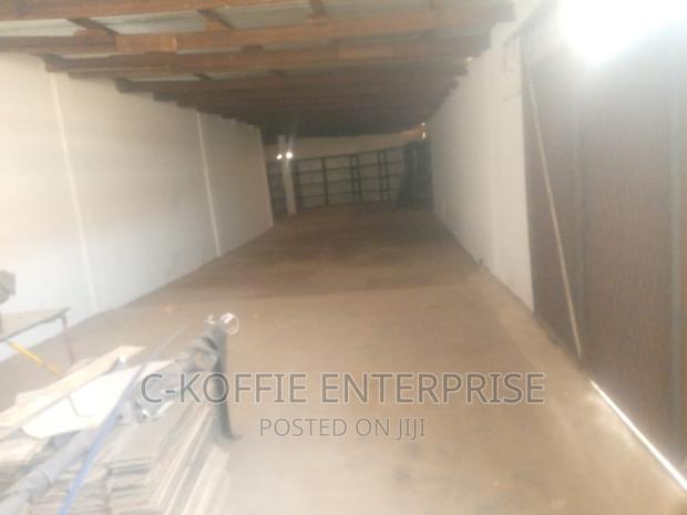 250sqm Warehouse at Circle for Rent · Photo 2