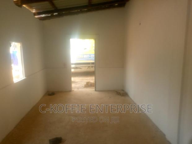 250sqm Warehouse at Circle for Rent · Photo 4
