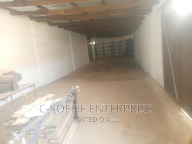 250sqm Warehouse at Circle for Rent · Photo 5