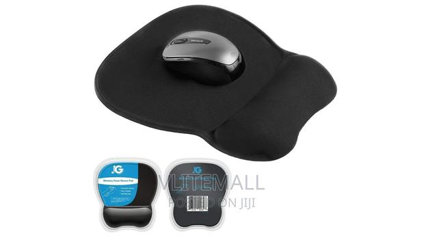 Mouse Pad With Wrist Rest Support · Photo 1