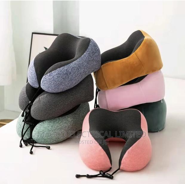 Soft Comfortable Neck Pillow · Photo 1