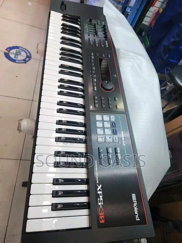 Roland XPS-30 Expandable Synthesizer Keyboard(Black) · Photo 1