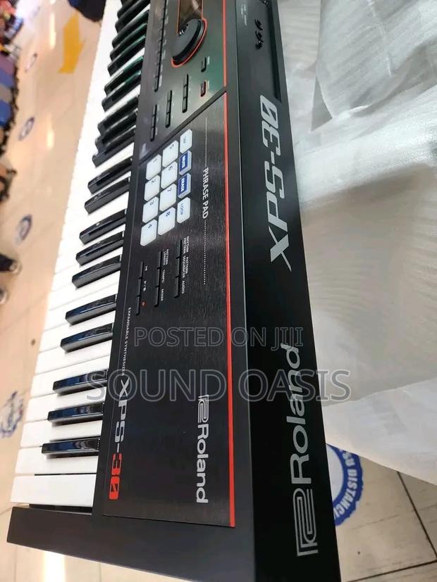 Roland XPS-30 Expandable Synthesizer Keyboard(Black) · Photo 2