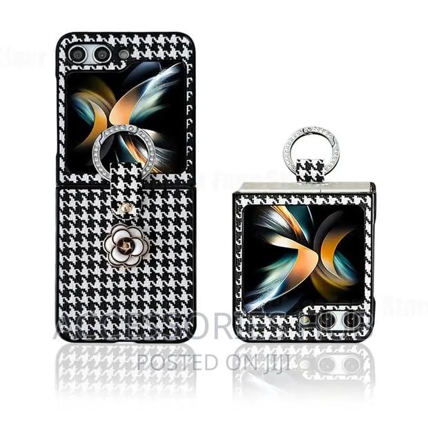 Z Flip 5 AND 6 Cases With Screen Protectors · Photo 2
