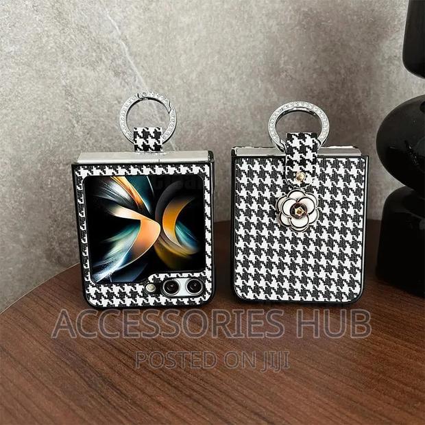 Z Flip 5 AND 6 Cases With Screen Protectors · Photo 5