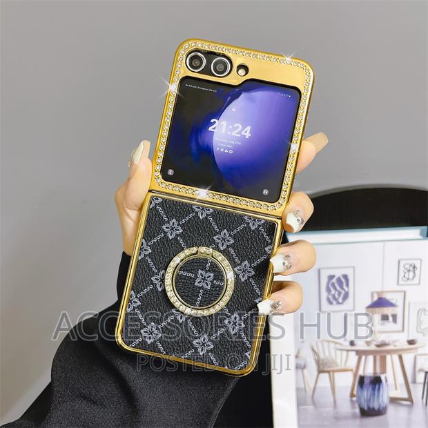 Luxury Cases for Samsung Z Flip 5 With Screen Protectors · Photo 1