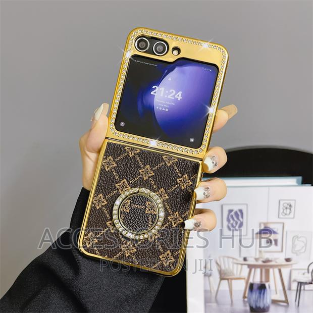 Luxury Cases for Samsung Z Flip 5 With Screen Protectors · Photo 3