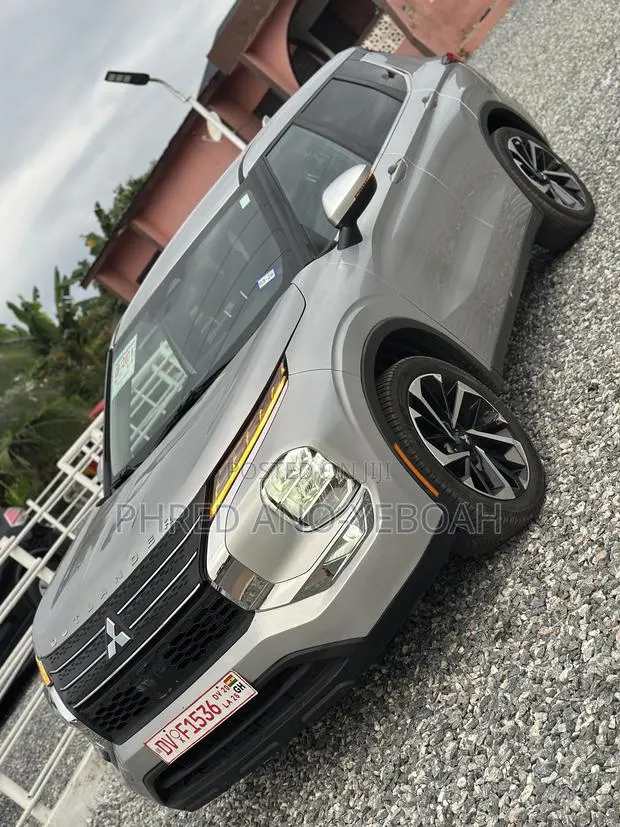 Mitsubishi Outlander SE 2022 Silver · Photo 1