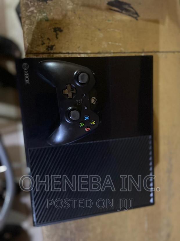 Xbox One With 7 Games Installed + 1 Controller · Photo 7