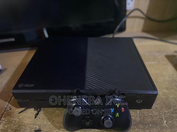 Xbox One With 7 Games Installed + 1 Controller · Photo 5