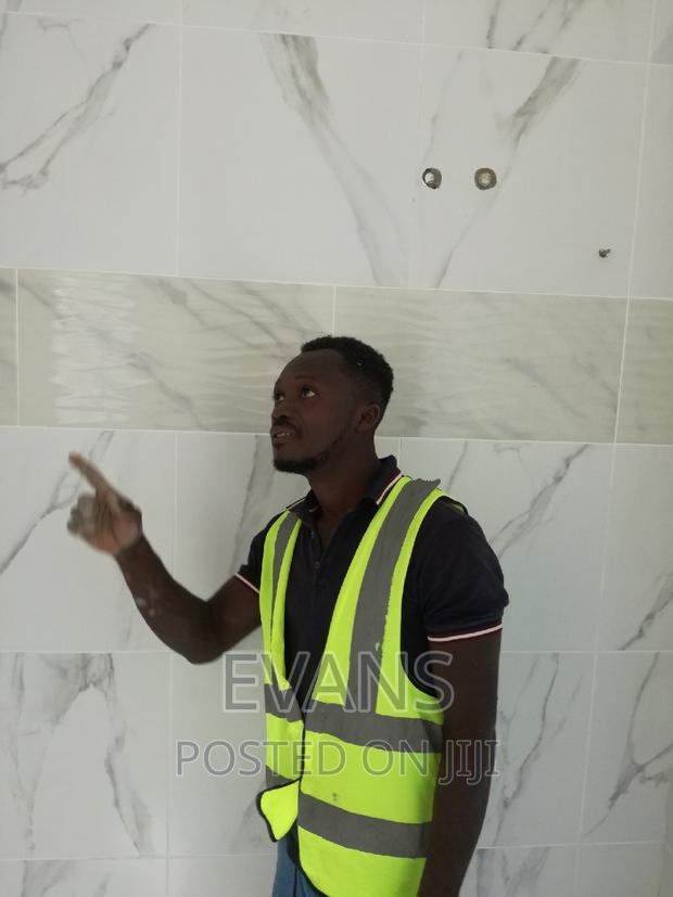 Expert Tiles Man · Photo 1