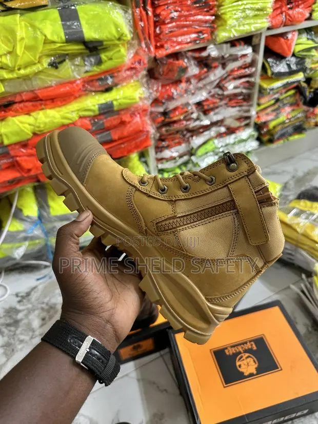 Khaki Industrial Safety Work Boot · Photo 1