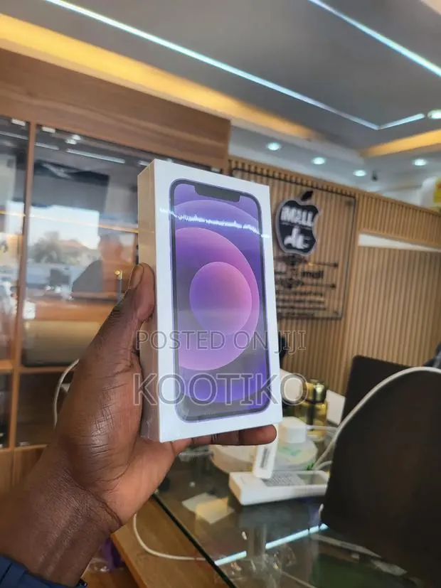 New Apple iPhone 12 128 GB Purple · Photo 1