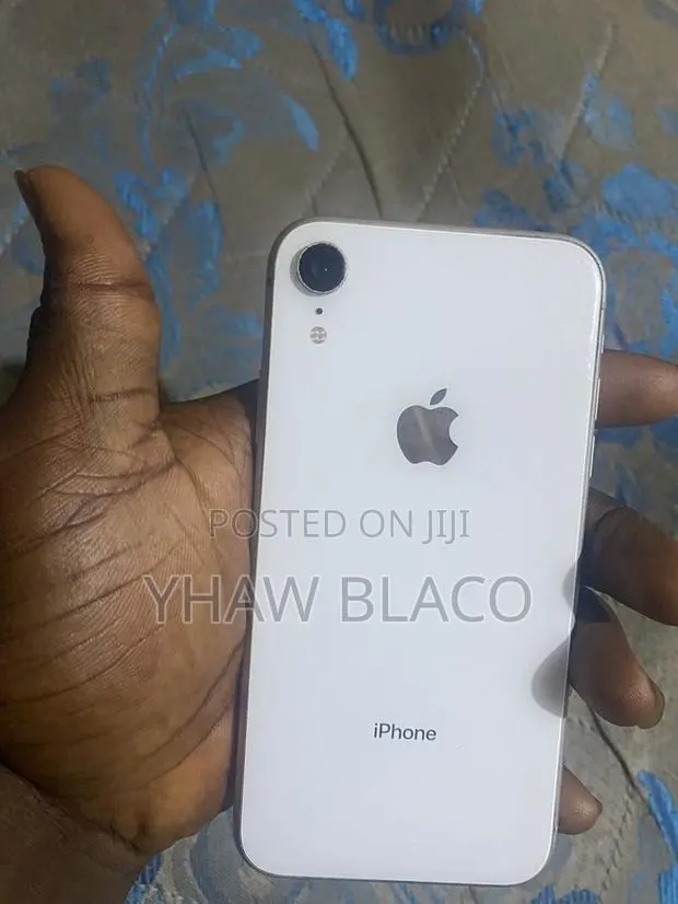 Apple iPhone XR 128 GB White · Photo 1