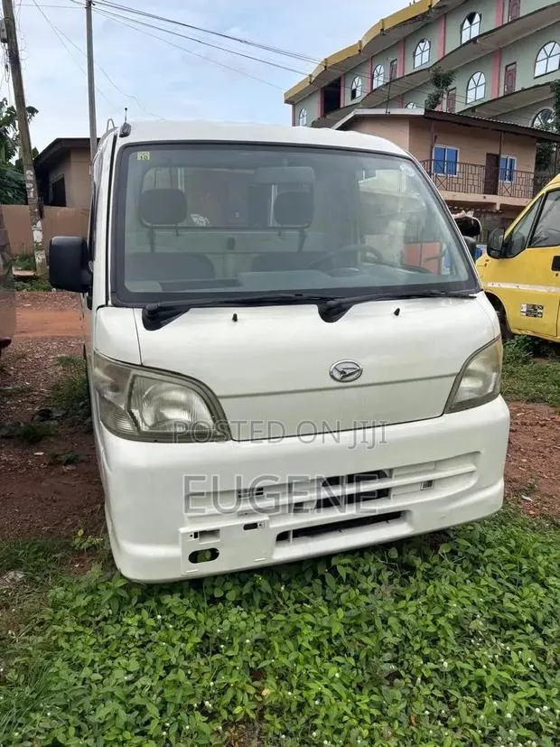 Daihatsu Cuore 2000 White · Photo 1
