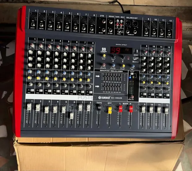 Yamaha Bix-1200usb 12-Channel Powered Audio Mixer. · Photo 1