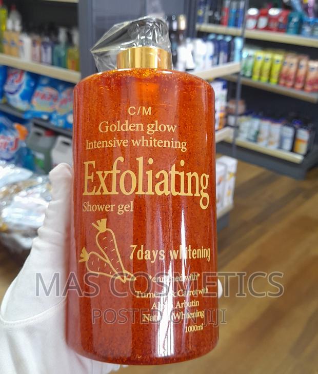 Golden Glow Intensive Whitening Exfoliating Shower Gel · Photo 1
