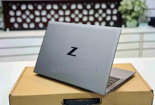 New Laptop HP ZBook Firefly 14 G7 8GB Intel Core i5 SSD 256GB · Photo 1