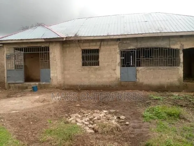 Land With 1 Chamber and Hall Self-Contain, 2 Single Room Self Contain · Photo 1