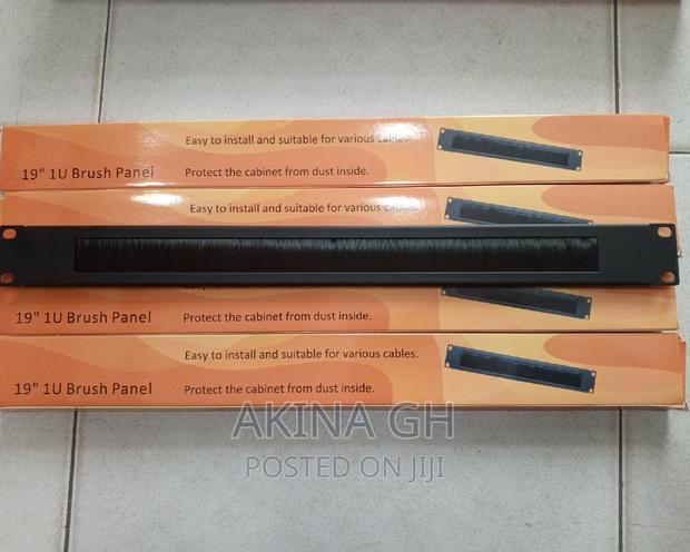 19" 1u Brush Panel · Photo 1