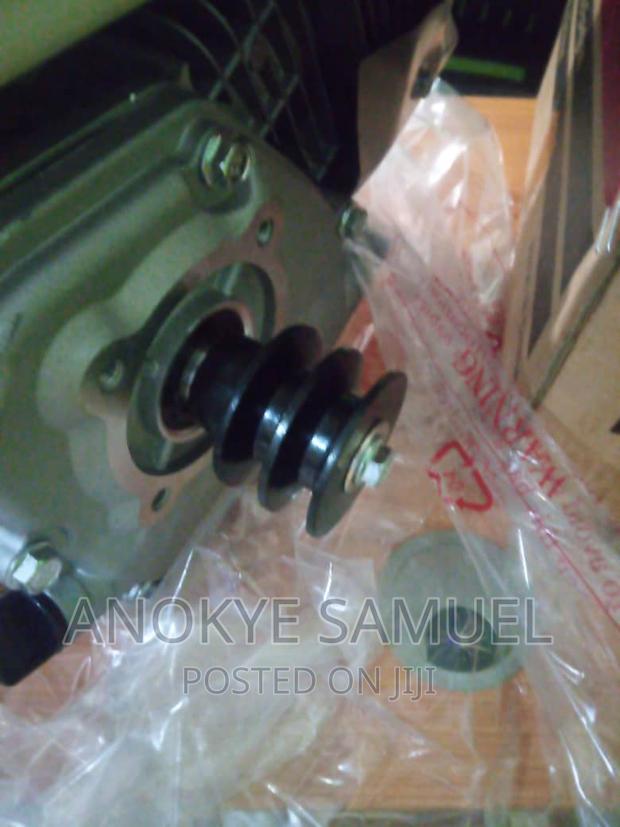 6.5hp Petrol Engine · Photo 2