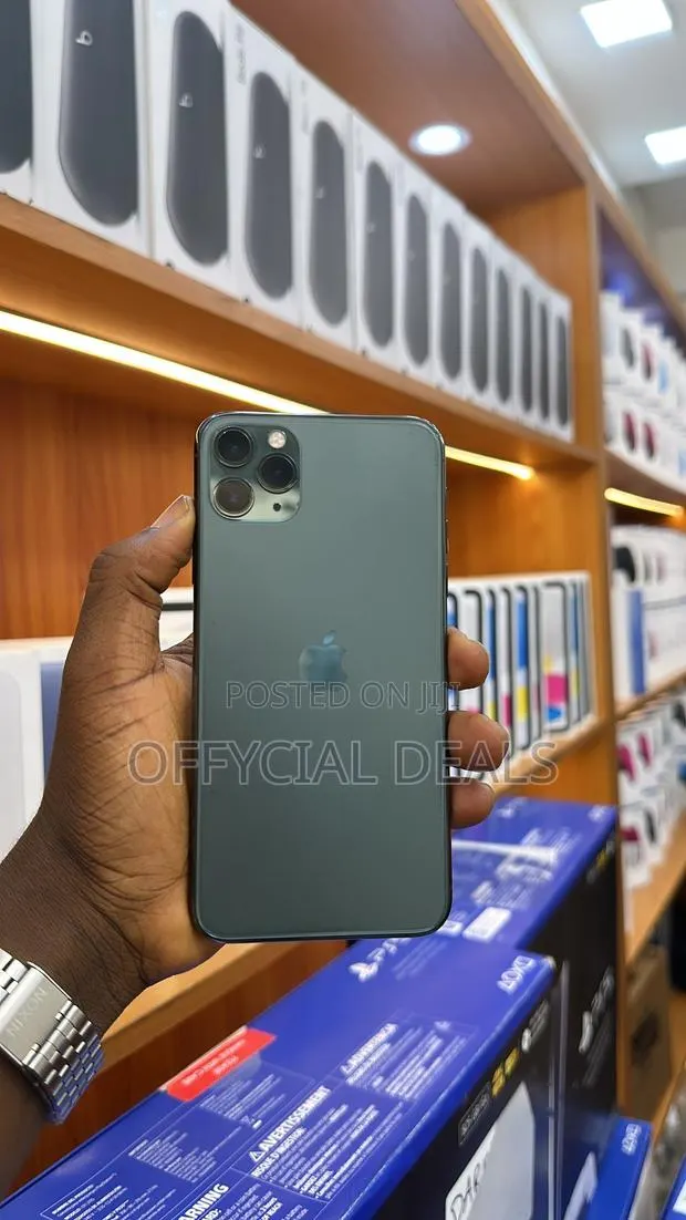 Apple iPhone 11 Pro Max 64 GB Black · Photo 1