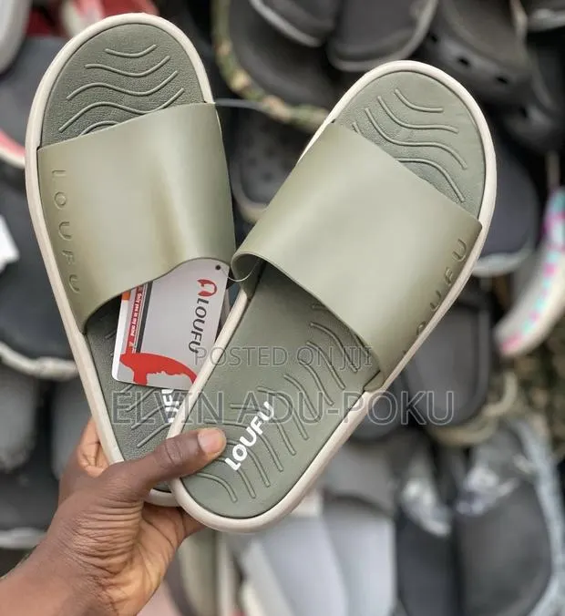 Luofu Olive Green Slides · Photo 1