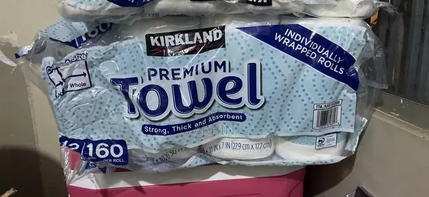Kirkland Premium Paper Towel · Photo 1