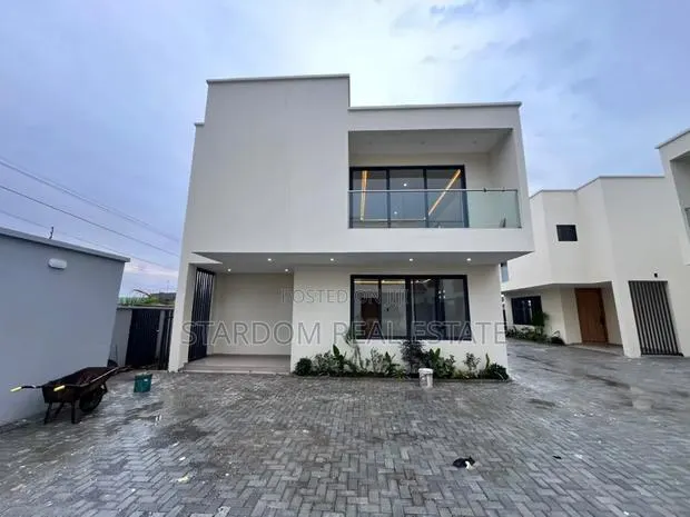 4bdrm Townhouse / Terrace in East Legon, A&C Mall Area for rent · Photo 1