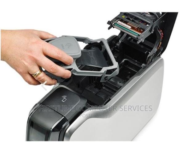 ZC300 Series Card Printers · Photo 4