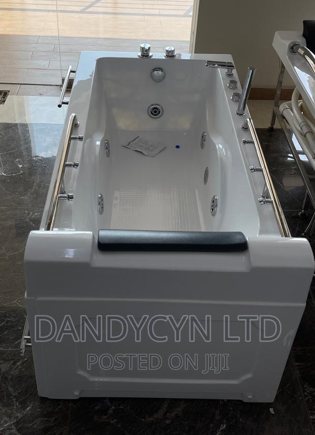Jacuzzi Bathtub · Photo 3