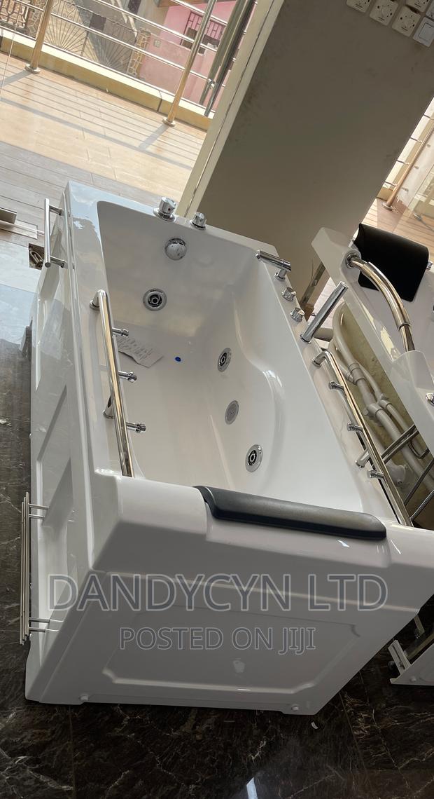 Jacuzzi Bathtub