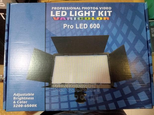 Pro LED 600 Light With 2 Batteries and Charger · Photo 1
