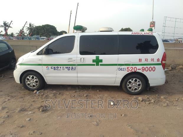 Hyundai Starex 2012 White · Photo 2