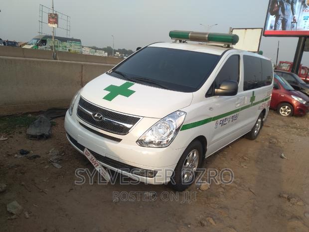 Hyundai Starex 2012 White · Photo 3