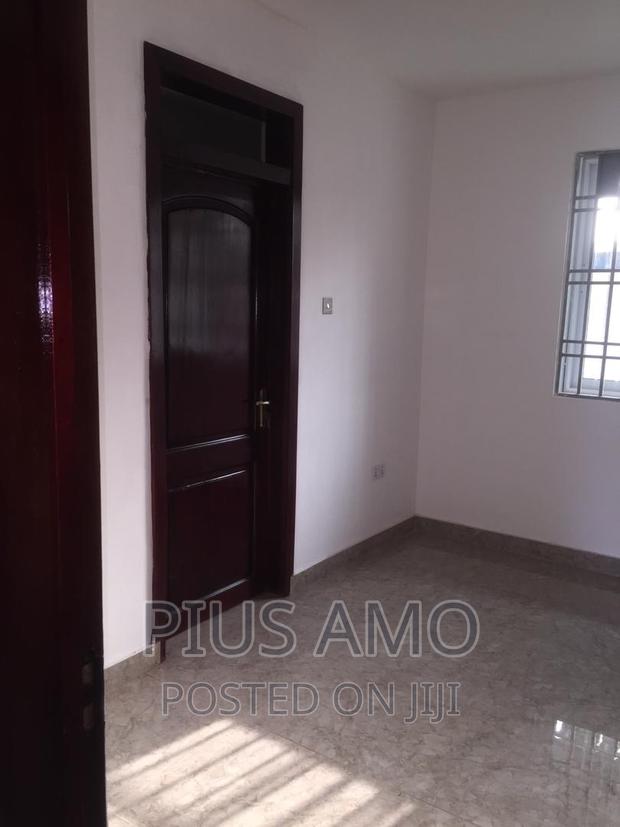 Spacious Chamber and Hall · Photo 8