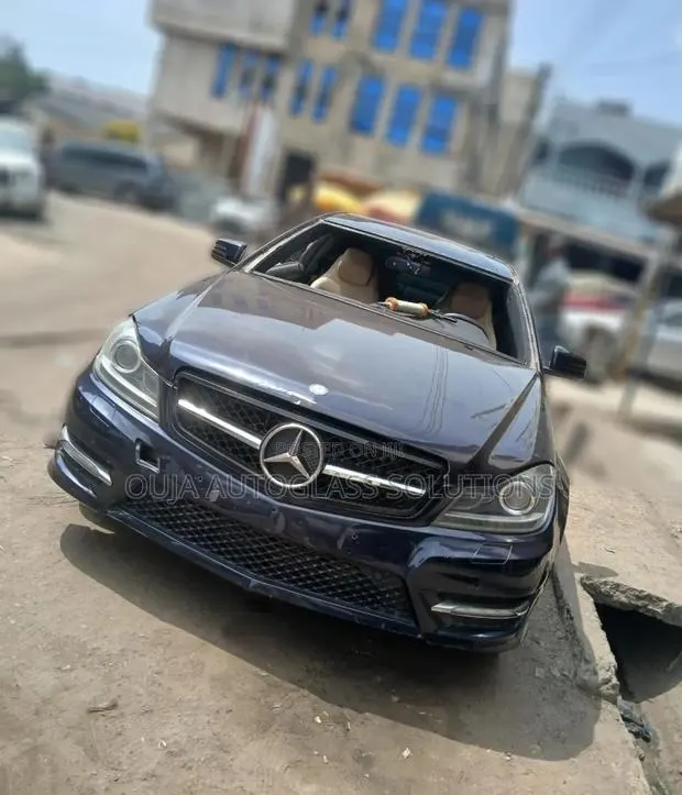 Mercedes Benz C250 Coupe Windscreen Available · Photo 1