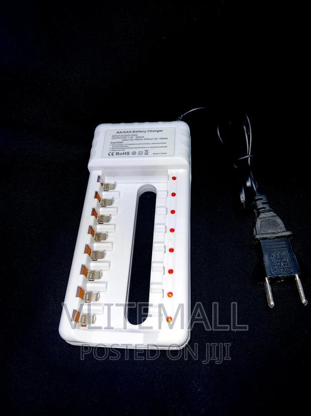 8slots Intelligent Charger for AA/AAA Batteries · Photo 3