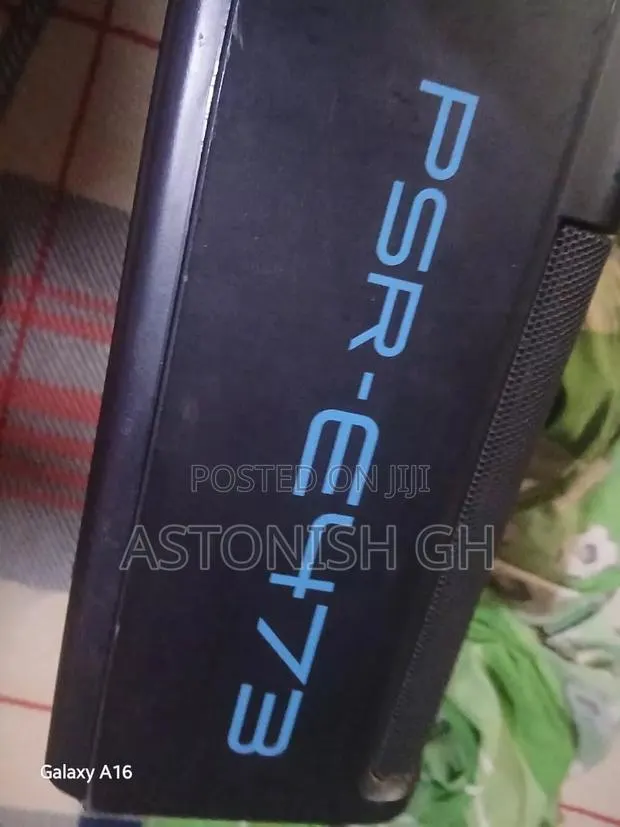 PSR E473 Keyboard · Photo 1