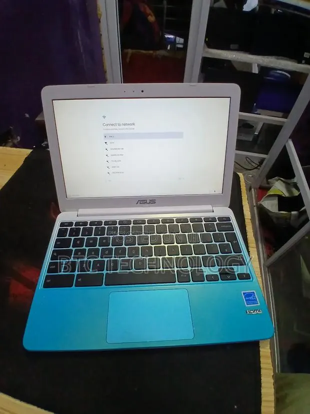 Laptop Asus Chromebook C201PA 4GB Intel Atom SSD 32GB · Photo 1