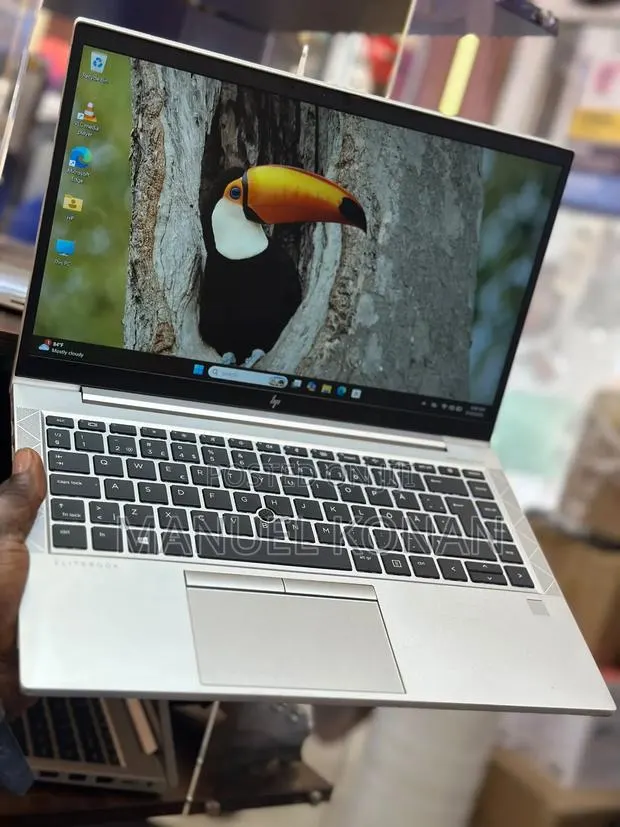 New Laptop HP EliteBook 840 G7 8GB Intel Core i5 SSD 256GB · Photo 1